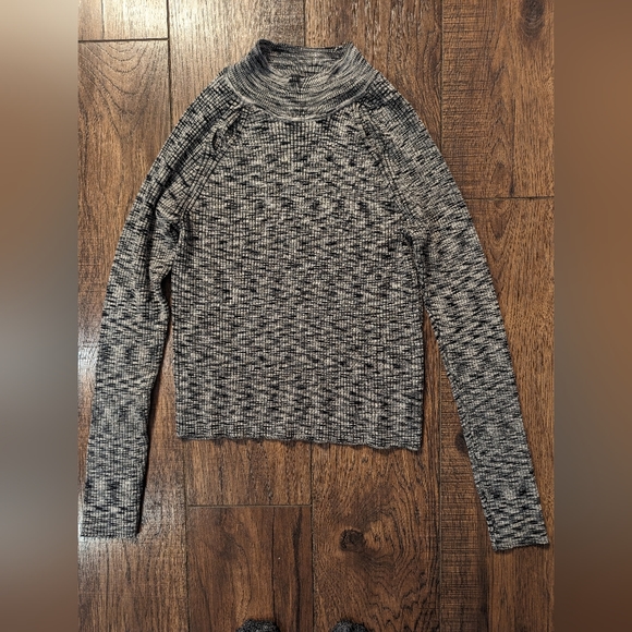 Wynter Women's Black & White Heathered Turtleneck Size Large Rayon & Poly Soft! - Picture 6 of 16